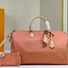 Lady Duffel Bags Designer Tote Bag Medium Handväska Keep Resa Bag Weekend Semester Bagage Bag Litchi Cowhide Leather Sport Outdoor Packs Intern Zipper Pocket