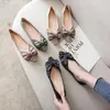 Scarpe casual primaverili a bowknot piatti da donna leccondite di cristalli di cristalli di cristallo da signore a punta di mocacchi di punta Slip su mocassini mujer