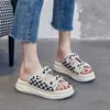 Zapatillas gruesas zapatillas con solas para que las mujeres los usen en verano Nuevo 2024 Internet Celebrity Super Hot Cool Beach Zapatos H240412