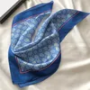 Écharpe de créateur Écharpe à tête de mode de mode Square Silk Twill Pashmina Scharpes châle Cadeau d'anniversaire plissé facile à assortir le toucher doux