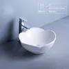 Lavandino da bagno in ceramica lavabo bianca del bacino di petalo bianco con rubinetto moderno minimalista mini ciotola bacino per bagno