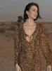 Robes décontractées Leopard Flounce Long Robe Femme en mousseline Chiffon Sleeve V-cou côté partout bodycone Femme 2024 Spring Beach Slim Robe