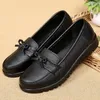 Freizeitschuhe 2024 Frühlingsmutter Low Heel Flats Echtes Leder weicher Boden Fashion Ladies Plus Size Bequeme weibliche Arbeit