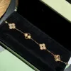 2024 Schmuckdesigner -Marke Vanl Cleefl Arpelsbracelet gegen Golden Vier Blattgras fünf Blumen Frauen 18K Roségold natürlicher weißer Weiß Fritillaria Red Jade Silber