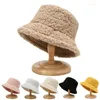 Boinas Lamb de lana Faux Fur Bucket Sombrero Invierno Cálido de terciopelo para mujeres Dama espesas de pescadores al aire libre