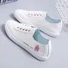 Lässige Schuhe atmungsaktive hohle flache Frauen Sommerstudentin Koreanischer Stil Spitzen-Sneaker All-Match