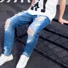 メンズジーンズサマービッグホールサイズ男性9ポイントトレンド韓国版スクレイプ9枚の壊れたズボン