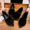 Casual Shoes Winter Woman Pointy Mysiga plyschlägenheter Furry Moccasins Kvinnor Ballettflock Mules Slip On Cotton