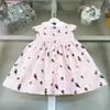 Populära flickor partydress barn designer kläder ljusrosa design baby kjol storlek 100-160 cm djurmönster prinsessan klänning 24 april