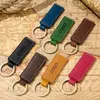 Key Rings Aangepaste cowhide lederen sleutelhanger voor mannen en vrouwen retro vintage autosleutel ketens accessoire laser grave sleutelhanger cadeau 240412