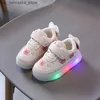 Sneakers kinderschoenen jongens en meisjes lichtgevende casual sportschoenen kinderschoenen schoenen led lichten anti slip zacht licht kleine beer kinderschoenen Q240412