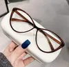 Gafas de sol 2024 Retro Frame Big Frame Cat Eyewear Fashion Girls Reading Gastas Color sólido Leopardo Black Anti azul Lentes de luz anteojos