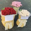 装飾的な花仕上げロマンチックな甘い結婚式のニットローズハンドブーケ編み物かぎ針編み偽の織りギフトホームパーティーの装飾