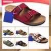 Designer -Slipper Objektträger Sandalen Sommerflats sexy echte Leder -Plattform -Schuhe Ladies Beach rutschen 2 Träger mit einstellten goldenen Schnallen 2024