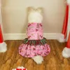 Собачья одежда легкая рождественская атмосфера Подарок высококачественной юбки материалов поставляют дерево домашнее животное