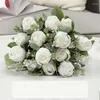 Fleurs décoratives Simulation Roses Bud Silk Fake Green Plant Plant Mall Decoration Artificial Champagne Rose Bundle Red Flower