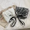 Umhängetaschen Vintage Women Bag kreative Zebra Streifen Kuhmuster Drucken Achselmädchen Fashion Handtaschen