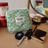 Kosmetiska väskor blommor mönstrad medelstora väska för hudvårdsprodukter Portable Travel Organizer Makeup Små föremål förvaring