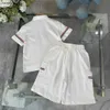 Populära pojkar kortärmade Set Kids Designer Kläder Baby Tracks Size 100-150 cm Solid Color Design Polo Shirt and Shorts 24 April