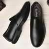 Casual Shoes Men loafers glider på brogy brittisk oxford klänning sko man gentleman äkta läder skor dekorera lägenheter mockasiner