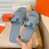 Designer Fashion Casual tofflor läder sandaler sommar lat sandal tecknad öppen tå flip flops läder dam glider män kvinnor skor