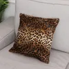 Cuscino 2pcs leopardo cuscini stampati cuscini di copertura peluche per peluche per la sedia del divano letto