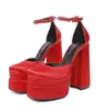 Dress Shoes High Performance Heels 2024 Summer Model Banquet Waterproof Platform Thick Women's One-line Buckle Sandals