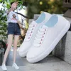 Lässige Schuhe atmungsaktive hohle flache Frauen Sommerstudentin Koreanischer Stil Spitzen-Sneaker All-Match