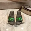 Summer Fashion Women's Slippers أعلى جودة مربع أصلي أحرف Hot Designer Glow-in-Dark Elf Men and Women's Beach Flip-Flop