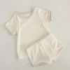 Kläderuppsättningar 2024 Summer Baby Short Sleeve Clothes Set Infant Boy Girl Solid T Shirts Shorts Cotton 2st Dräkt Smittbarn mångsidiga kläder