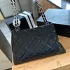 Vintage Womens Tramp Bag Tasarımcı Omuz Çantası Deri Elmas Çek Gümüş Donanım Metal CC Tokalı Lüks Çantası Matelasse Zincir Crossbody Çantalar Makyaj Çantaları 25cm