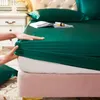 Ensemble de draps ajusté en satin de rayons luxueux Ensemble de lit de lit souple avec bande élastique Couverture de matelas de lit lisse confortable Queen 240401