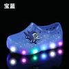 Sandalias Diapositivas para niños zapatillas Luces LED de playa Hebilla al aire libre Tamaño 19-30 W97K#