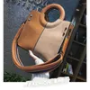 Umhängetaschen 2024 Frosted Spleißring tragbares Großes Frauen koreanische Version Kontrast Retro breites Gurt Single Messenger -Tasche