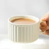 Tasses en céramique tasse de café ensemble fleur domestique dans l'après-midi Thé à céréales verticales et soucoupe d'eau verte blanche