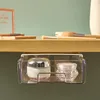 Sotto l'organizzatore del cassetto della scrivania scivolare la scatola di stoccaggio del cassetto autoadesivo nascosto sotto il tavolo per gli accessori per la casa in classe d'ufficio