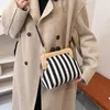 Sacs à bandoulirs Coquille de clip en bois à rayures rétro pour femmes Messer Berle Perle Crossbody Ladies Purse Bolsa Mujer Bolsa Mujer