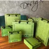 Enveloppe cadeau 500pcs / lot en gros logo personnalisé en papier imprimé en papier vert pour les vêtements d'affaires Boutique Bag OEM