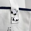 Niedliche lustige kleine Panda -Metallstifte Emaille Broschen Tier Ins Badges Denim Revers Pin für Kinder Frauen Taschen Rucksack Kleidung Hut DIY