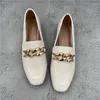 أحذية غير رسمية Brisith على غرار الجلود السوداء نساء Oxfords الربيع الخريف امرأة مسطحة السلاسل المعدنية تنزلق على المتسكعات السيدات شقق