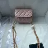 Yüksek kaliteli çanta tasarımcısı çanta gerçek deri kuzu derisi altın zincirleri mini inci mesleği çanta bayan omuz crossbody klasik flep kadın çantalı çanta çanta x185