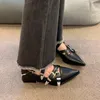 Vestido sapatos de ponta ponta mulher bombas 2024 Chegadas fivela de fivela grossa salto baixo