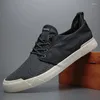 Chaussures décontractées en toile masculine Mode d'été Sport respirant Sport Hommes à faible coupe léger Vulcanisé Sneakers Man Zapatillas 22380