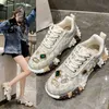 Chaussures habillées chaussures décontractées eau diamant papa féminin 2023 Été Internet célébrité durian Instagram Heavy Industrie incrustée épaisse Sole H240412