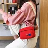 Omuz Çantaları Moda 2024 Stil Kadın Çanta Işığı Sıradan Küçük Cep Telefonu Su Geçirmez Naylon Diagonal Kız Crossbody