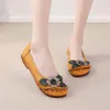 Casual schoenen 2024 Zomer Ethnic Flower Soft Sole Flat Women voor middelbare leeftijd