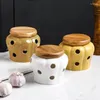 Storage Bottles White Ceramic Jar With Lid Exquisite Hollow Garlic Ginger Candle Lampshade Household Candy Box