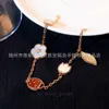 أساور المصمم الراقية لـ Vancleff Five Flower Ladybug Bracelet Womens High Version Clover Beetle Bracelet Plated 18K Rose Gold Bracelet Original 1to1