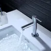 Grifos de lavabo del baño grifo extendido de la batidora de la batidora fría dorada de la batería de latón al por mayor