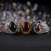 Personnalité anneau d'aigle plaqué or vintage Redblack Gems Men de pierre Punk Animal Bijoux à tête double240412